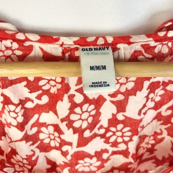 Old Navy Red & White Floral Ruffle Neck Tank Top M - Picture 4 of 4